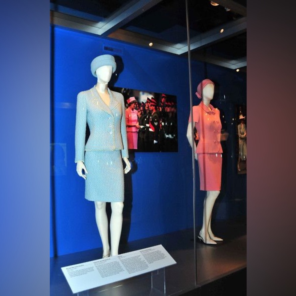 Chanel 1997 Blue White Princess Diana Tweed Suit. - Picture 15 of 16